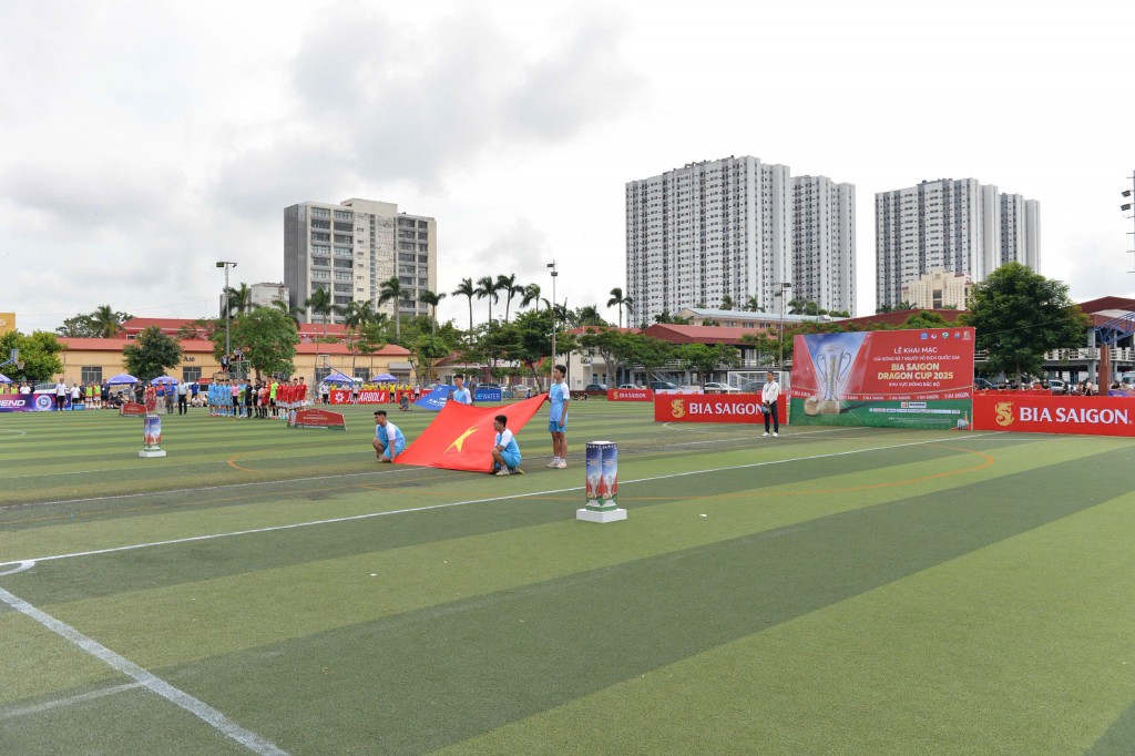 Trái bóng tranh cúp Bia Saigon Dragon 2025 chính thức lăn tại đất cảng Hải Phòng