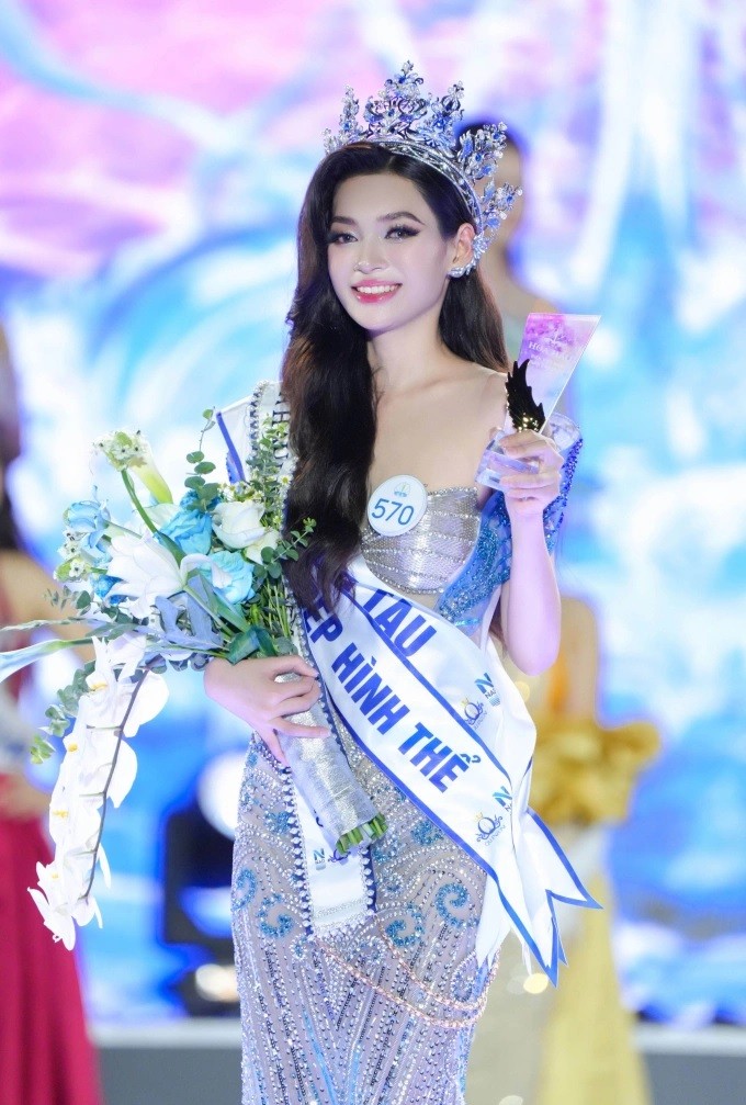 Người đẹp Nguyễn Hoài Phương Anh đến từ tỉnh Bà Rịa - Vũng Tàu đã được trao danh hiệu Hoa hậu Biển Việt Nam toàn cầu 2025