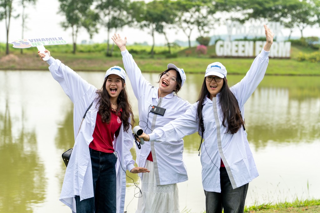 : Trải nghiệm thú vị sau một ngày ghé thăm trang trại bò sữa rộng bằng 960 sân bóng Olympic