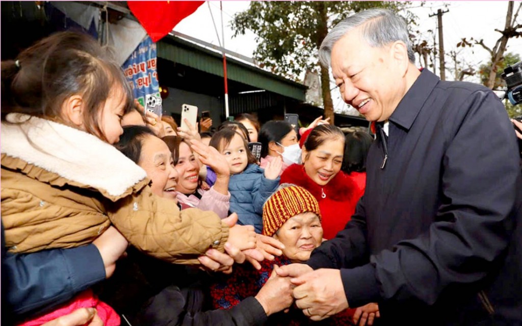 Tổng Bí thư Tô Lâm thăm hỏi, trò chuyện với Nhân dân trong chuyến thăm Hà Giang tháng 2/2025