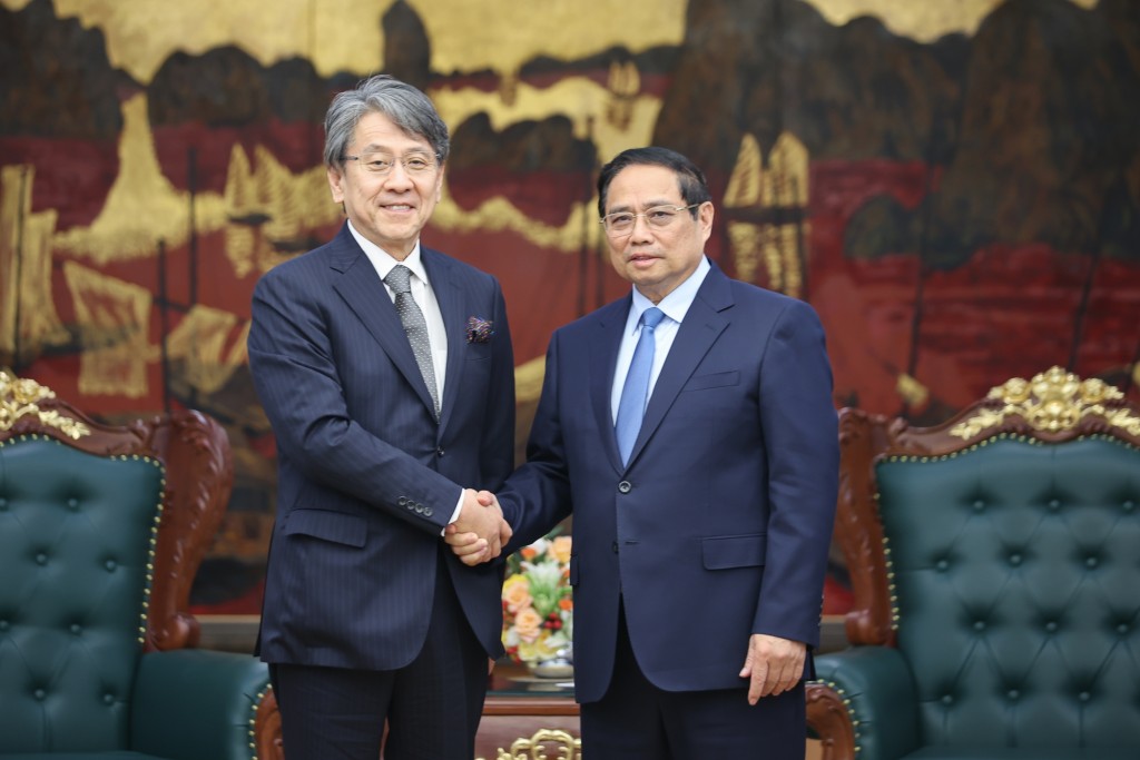 Thủ tướng Phạm Minh Chính tiếp ông Maeda Tadashi, Chủ tịch Hội đồng quản trị Ngân hàng Hợp tác quốc tế Nhật Bản (JBIC) - Ảnh: VGP/Nhật Bắc