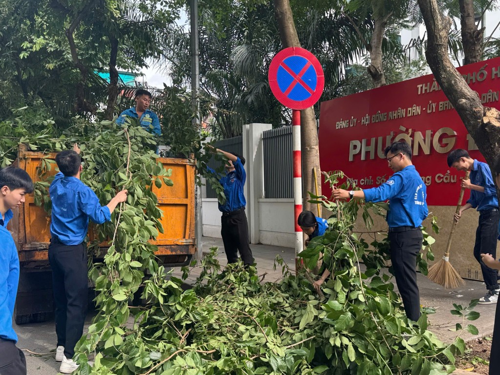 Làm đẹp phố phường, sẵn sàng chào đón ngày hội lớn
