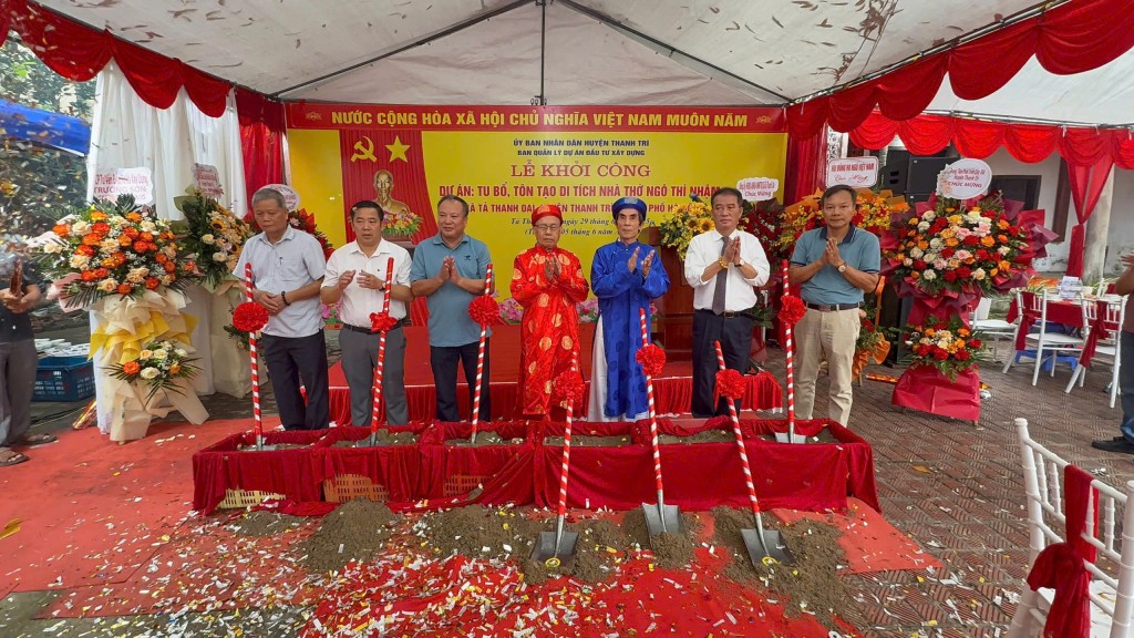 Các đại biểu dự lễ khởi công