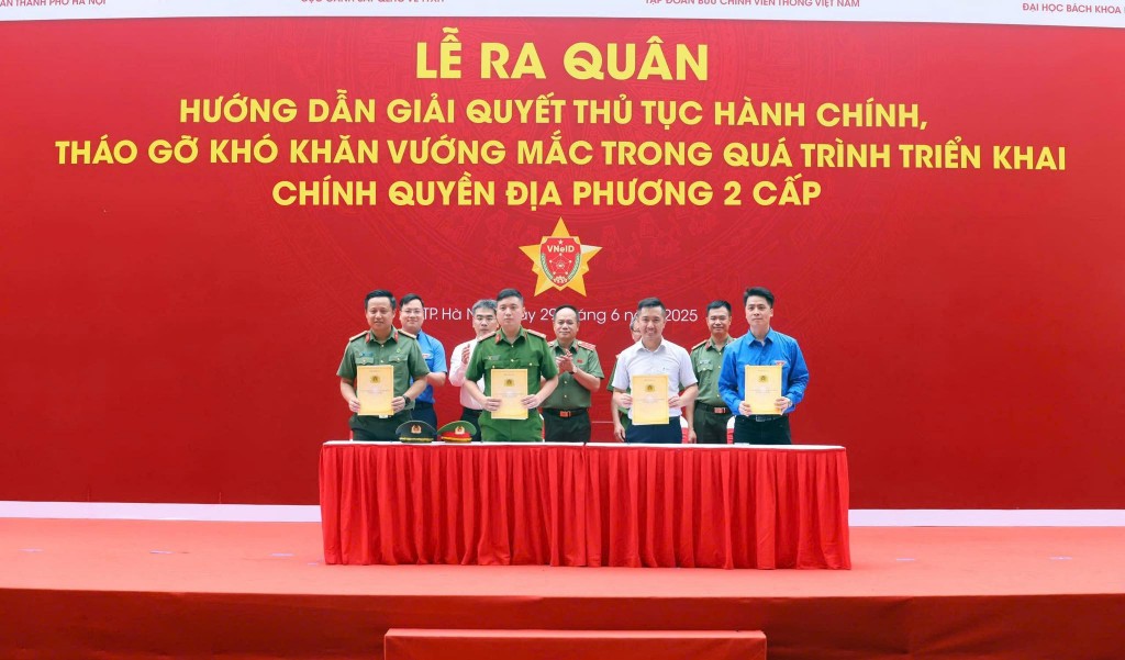 Chiến sĩ trẻ ra quân gỡ “nút thắt” trong thủ tục hành chính
