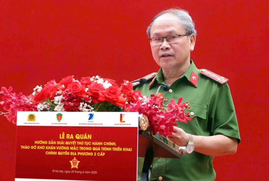 Chiến sĩ trẻ ra quân gỡ “nút thắt” trong thủ tục hành chính