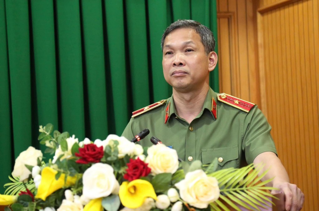 Thiếu tướng Tạ Văn Đẹp, Giám đốc Công an tỉnh Bình Dương phát biểu tại buổi lễ.