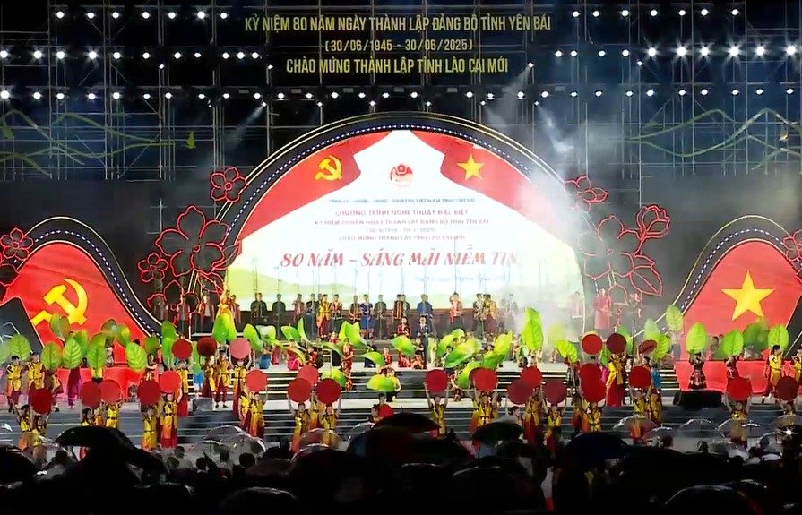 Yên Bái: Tưng bừng chương trình nghệ thuật chào mừng thành lập tỉnh Lào Cai mới