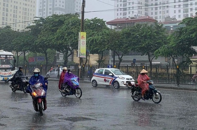 Ngày 30/6, Hà Nội có lúc có mưa rào và dông