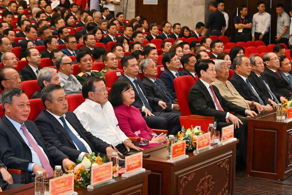 Các đại biểu Trung ương và thành phố Hà Nội dự Lễ công bố tại Cung Văn hóa lao động hữu nghị Việt - Xô.