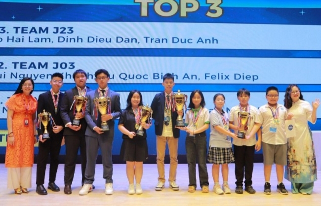 Sôi nổi vòng Chung kết giải đấu tranh biện tiếng Anh tại Hà Nội