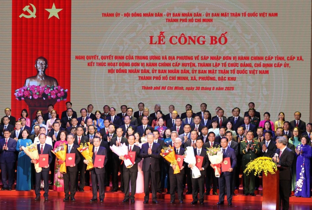 Lãnh đạo Đảng, Nhà nước dự Lễ công bố các nghị quyết, quyết định sáp nhập đơn vị hành chính