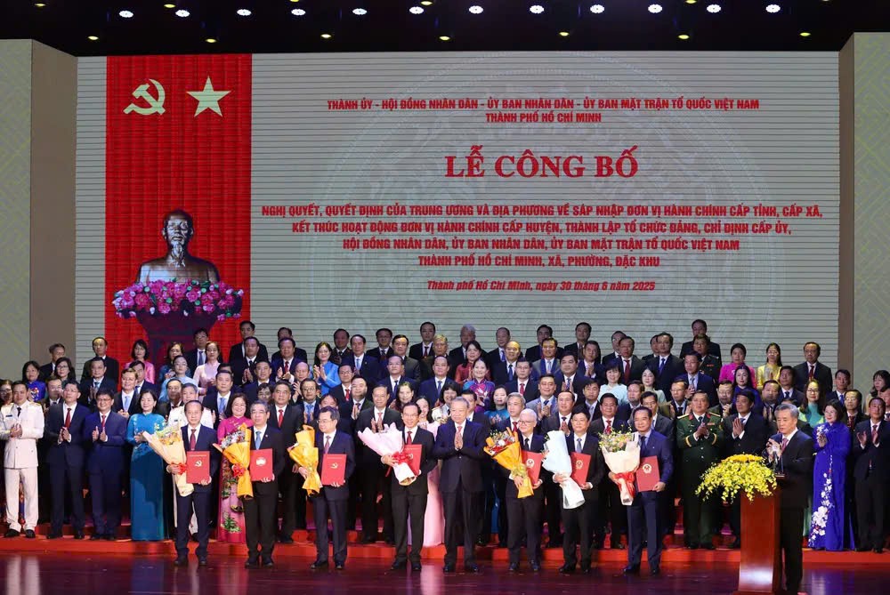 Tổng Bí thư Tô Lâm trao quyết định cán bộ