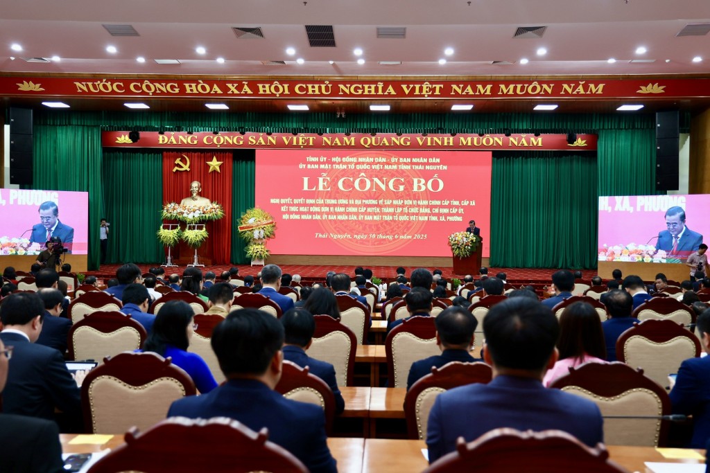 Lễ Công bố Nghị quyết, Quyết định của Trung ương và địa phương về sáp nhập đơn vị hành chính cấp tỉnh, cấp xã tại tỉnh Thái Nguyên - Ảnh: VGP/Thu Sa
