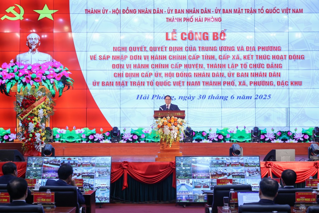 Thủ tướng nêu rõ, sự kiện quan trọng hôm nay mới là sự khởi đầu cho một chặng đường phát triển mới đầy khó khăn và thách thức - Ảnh: VGP/Nhật Bắc