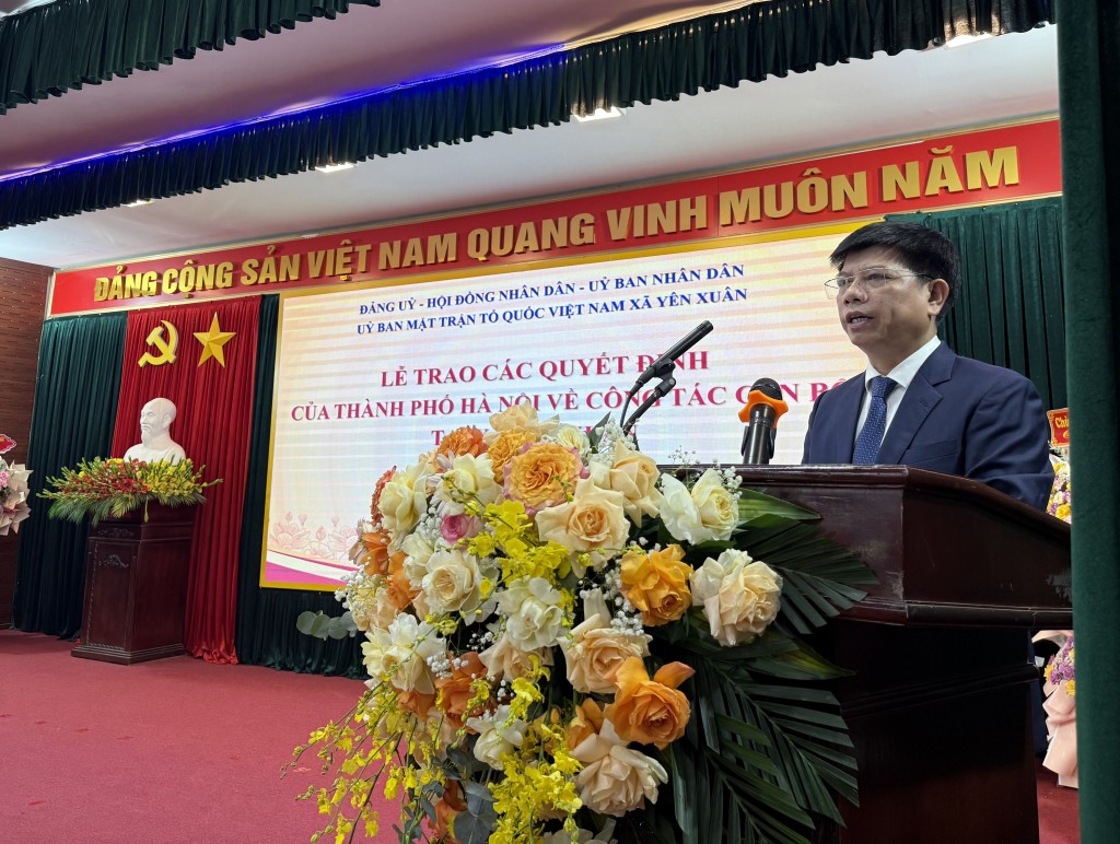 Trao các quyết định, Nghị quyết của Thành phố về công tác cán bộ Trao các quyết định, Nghị quyết của Thành phố về công tác cán bộ