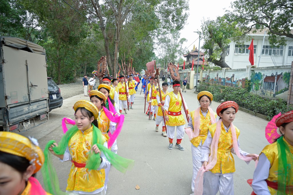Lễ rước tưng bừng