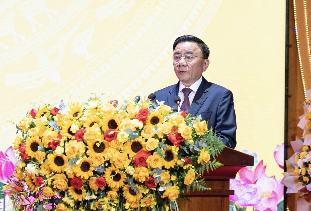Ủy viên Bộ Chính trị, Thường trực Ban Bí thư Trung ương Đảng Trần Cẩm Tú phát biểu chúc mừng (Ảnh Đ.Minh)