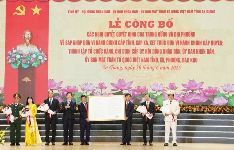 Công bố nghị quyết, quyết định về sáp nhập đơn vị hành chính cấp tỉnh, cấp xã của tỉnh An Giang mới