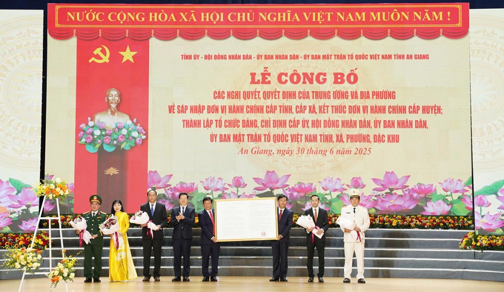 Đón nhận Nghị quyết của Quốc hội về thành lập tỉnh An Giang