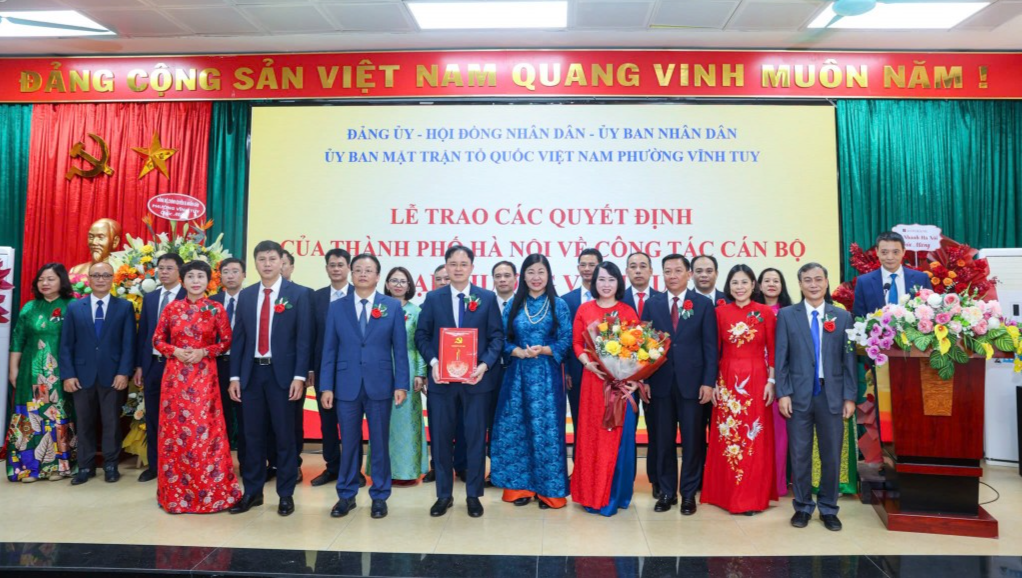 Đồng chí Nguyễn Quang Trung là Bí thư Đảng ủy, Chủ tịch HĐND phường Vĩnh Tuy