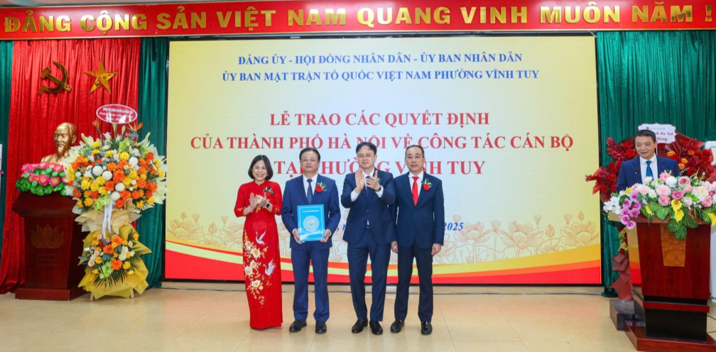 Đồng chí Nguyễn Quang Trung là Bí thư Đảng ủy, Chủ tịch HĐND phường Vĩnh Tuy