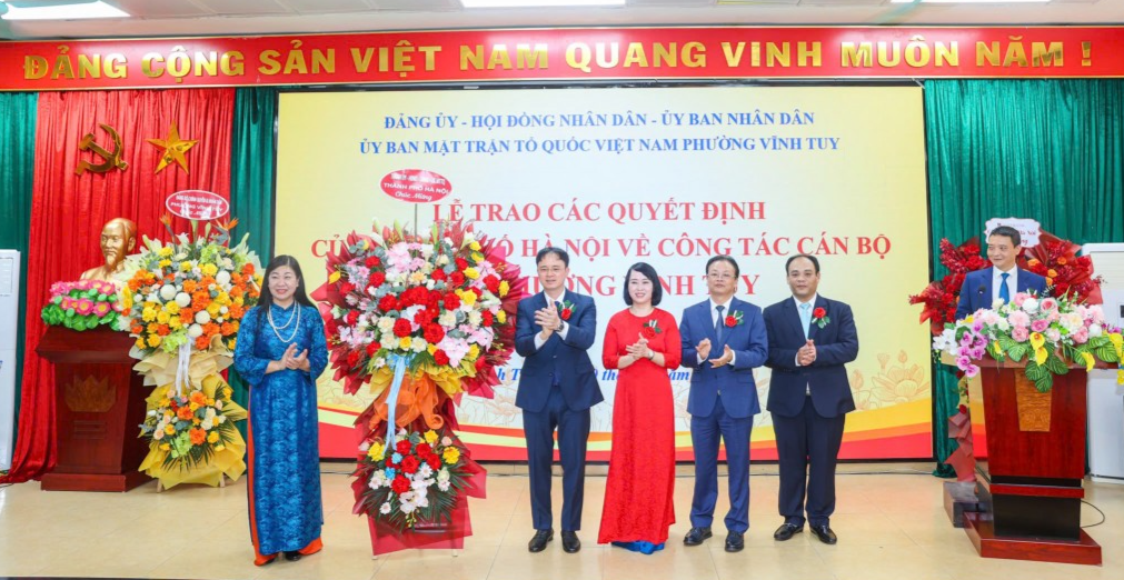 Đồng chí Nguyễn Quang Trung là Bí thư Đảng ủy, Chủ tịch HĐND phường Vĩnh Tuy