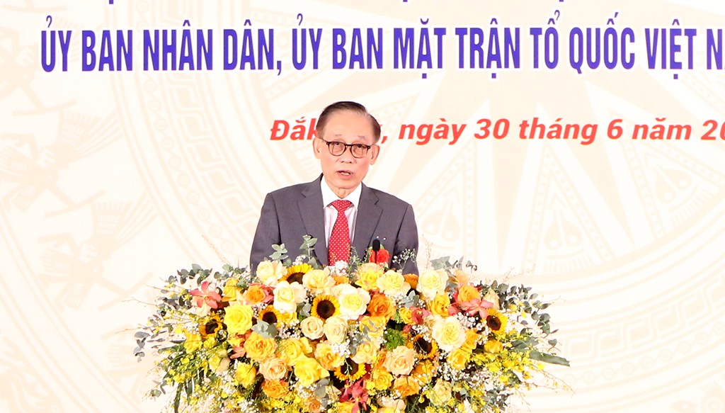 Đồng chí Lê Hoài Trung, Bí thư Trung ương Đảng, Chánh Văn phòng Trung ương Đảng phát biểu tại buổi lễ công bố các nghị quyết, quyết định của Trung ương và địa phương về việc thành lập tỉnh Đắk Lắk mới