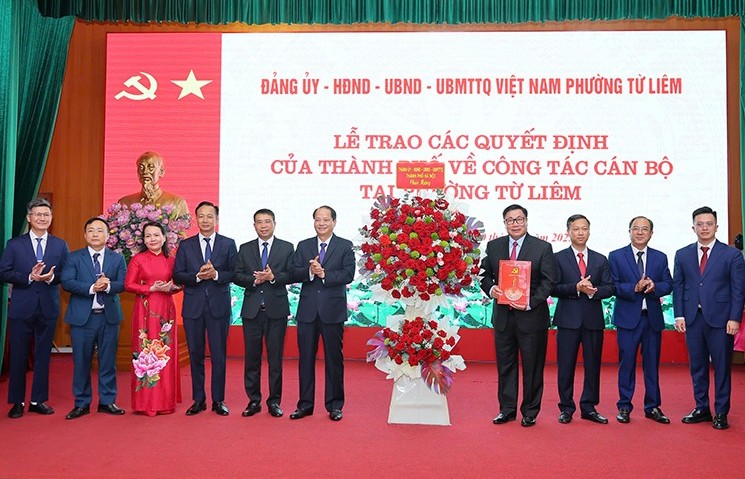 Bộ máy chính quyền mới hoạt động hiệu quả ngay từ những ngày đầu