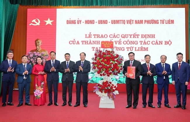Bộ máy chính quyền mới hoạt động hiệu quả ngay từ những ngày đầu
