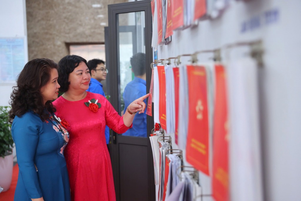 Đồng chí Nguyễn Quang Trung là Bí thư Đảng ủy, Chủ tịch HĐND phường Vĩnh Tuy