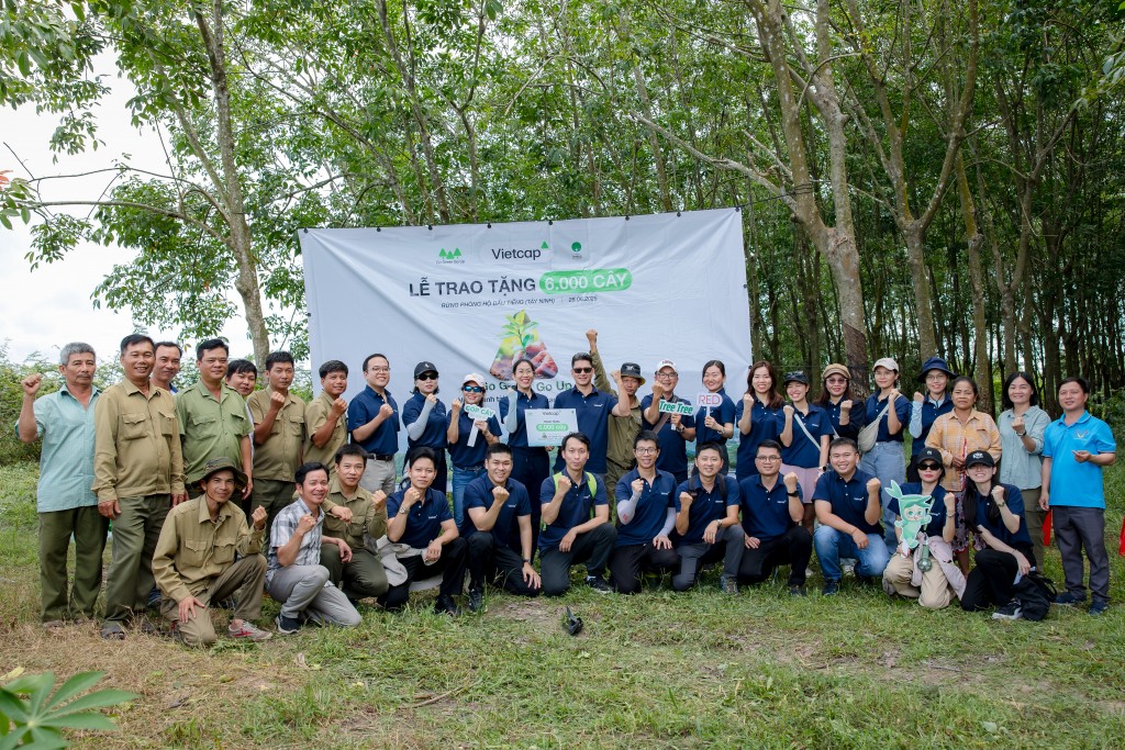 Vietcap trao tặng 6.000 cây tại rừng phòng hộ Dầu Tiếng