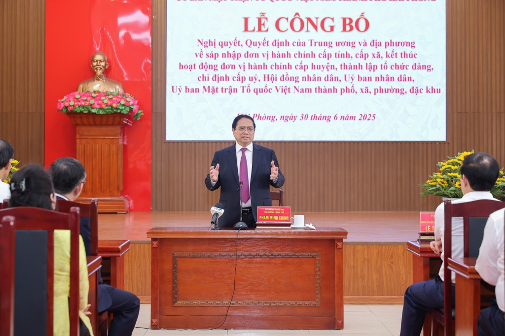 Thủ tướng yêu cầu phải đẩy mạnh thông tin, tuyên truyền cho nhân dân nắm rõ, thành thạo về các quy định, nhất là các nền tảng số - Ảnh: VGP/Nhật Bắc