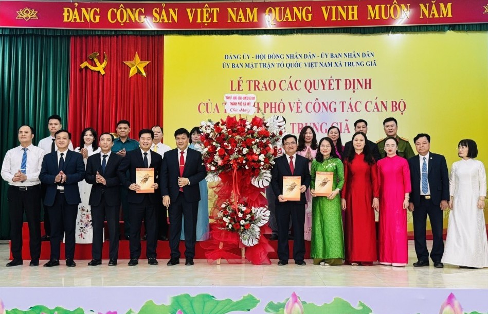 Cán bộ xã Trung Giã và Thư Lâm sẵn sàng thực hiện nhiệm vụ