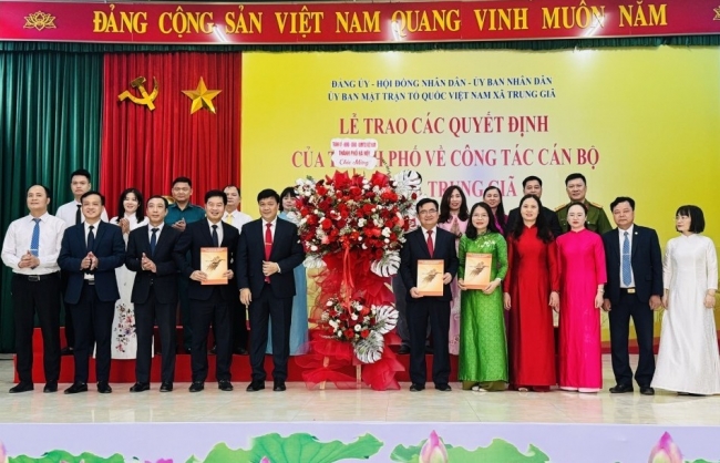 Cán bộ xã Trung Giã và Thư Lâm sẵn sàng thực hiện nhiệm vụ