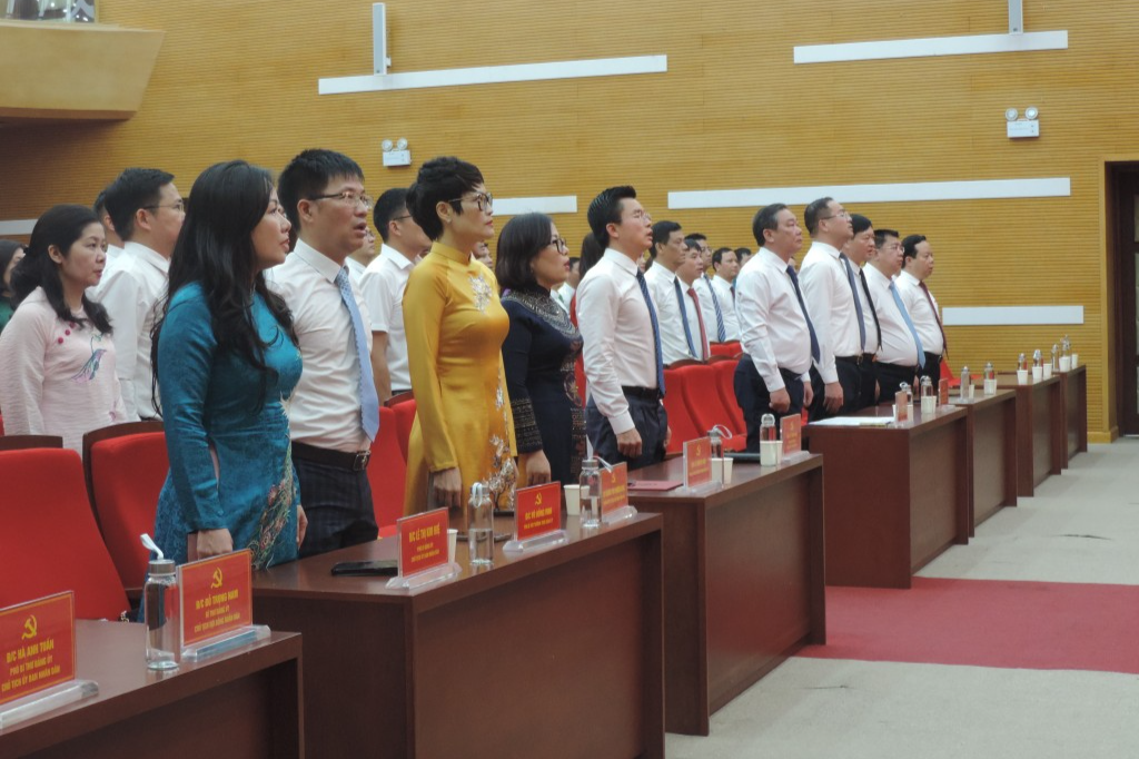 Các vị đại biểu tham dự lễ công bố quyết định của thành phố về công tác nhân sự