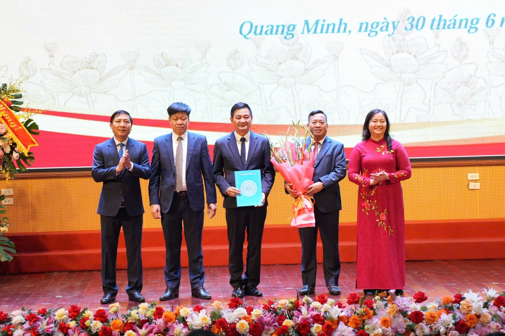 Đồng chí Nguyễn Tiến Dũng làm Chủ tịch UBND xã Quang Minh