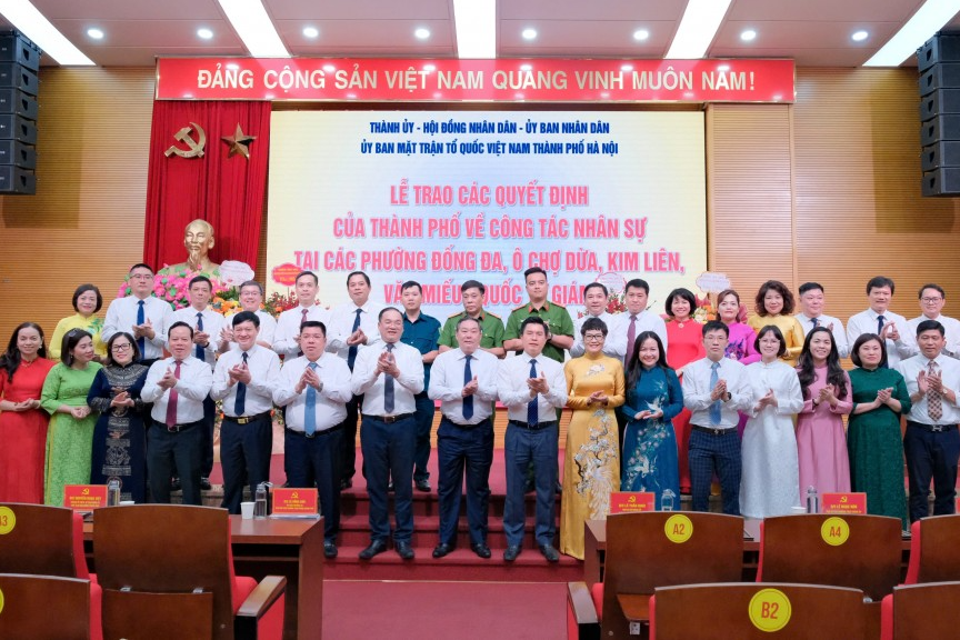 Các vị đại biểu tại lễ trao 