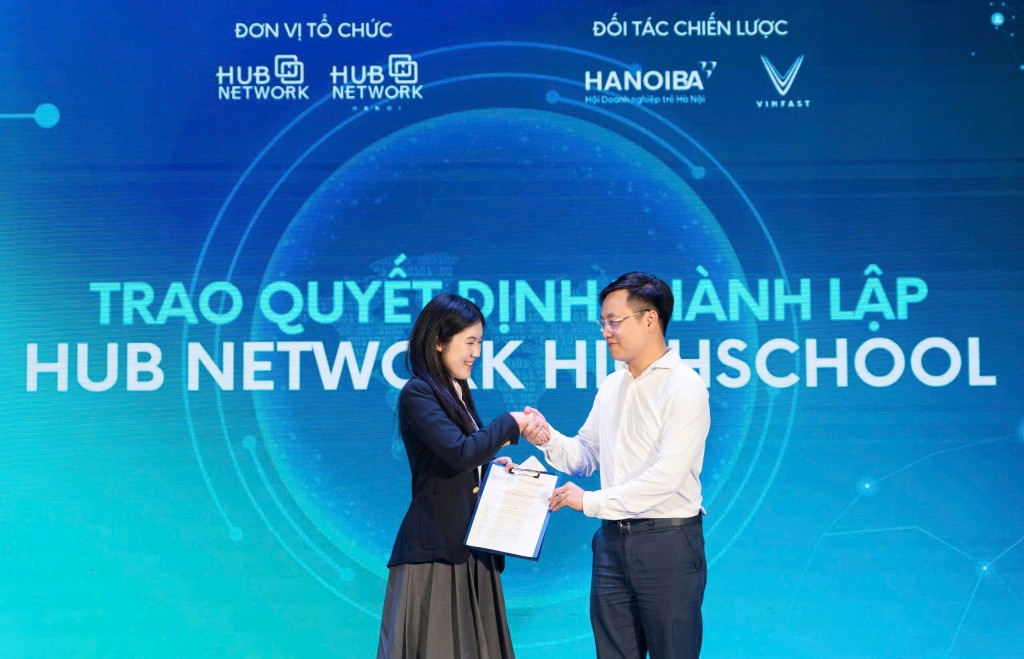 Trao quyết định