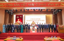 Lãnh đạo thành phố Hà Nội trao quyết định về công tác cán bộ tại xã Gia Lâm