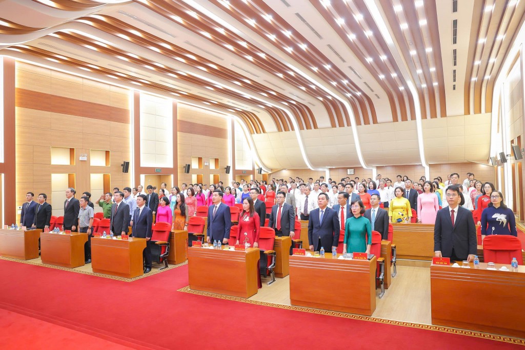 Lãnh đạo thành phố Hà Nội trao quyết định về công tác cán bộ tại xã Gia Lâm