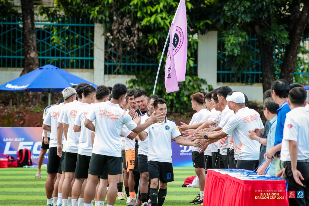 Màn đăng quang thuộc về đội bóng XSKT Đắk Lắk