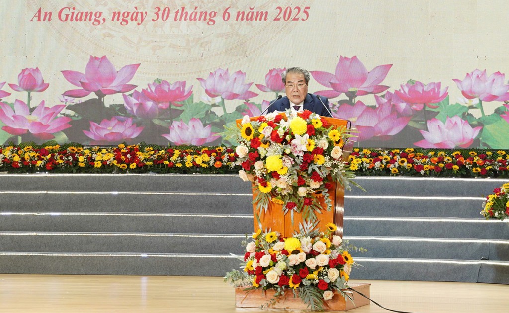 Dương Thanh Bình, Ủy viên Ban Chấp hành Trung ương Đảng, Ủy viên Ủy ban Thường vụ Quốc hội, Chủ nhiệm Ủy ban Dân nguyện và Giám sát của Quốc hội công bố Quyết định chỉ định Ban Chấp hành Đảng bộ tỉnh An Giang nhiệm kỳ 2020 - 2025