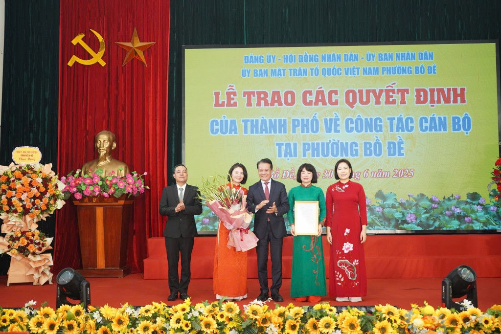 Đồng chí Vũ Thị Thành giữ chức Bí thư Đảng uỷ phường Bồ Đề