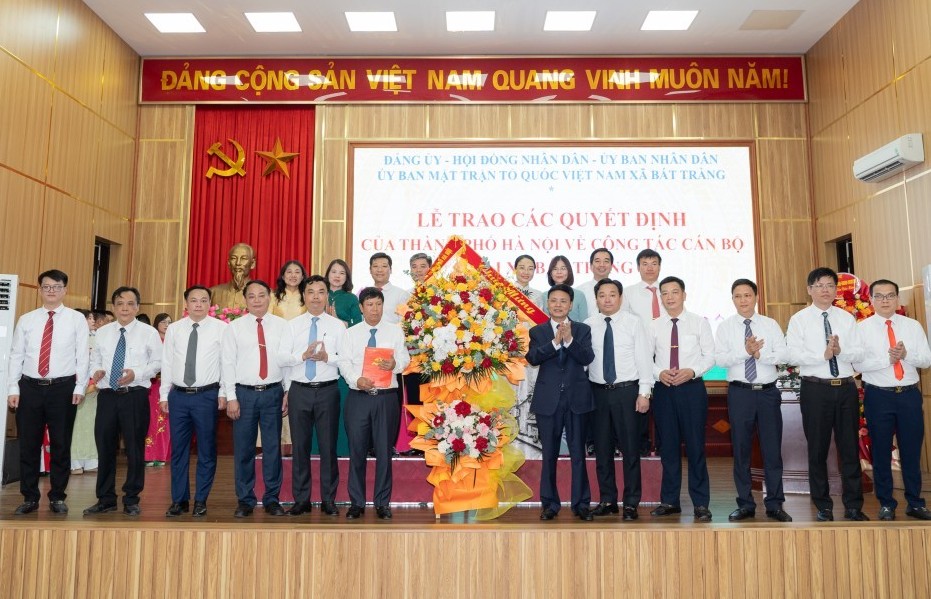 Đồng chí Nguyễn Văn Quyến giữ chức Bí thư Đảng ủy xã Bát Tràng