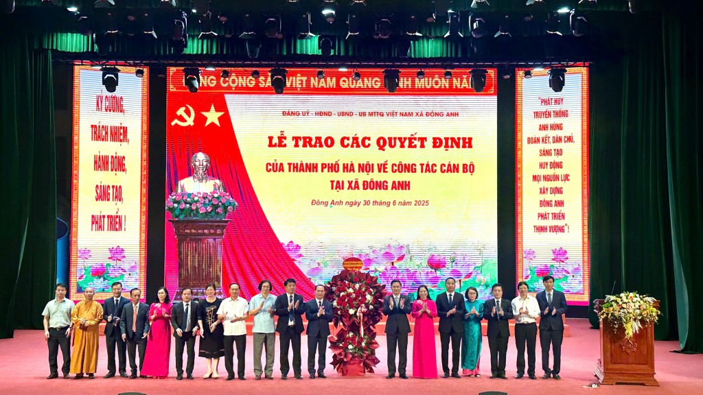 Công bố các quyết định về công tác cán bộ tại xã Đông Anh, Phúc Thịnh, Thiên Lộc, Vĩnh Thanh Công bố các quyết định về công tác cán bộ tại xã Đông Anh, Phúc Thịnh, Thiên Lộc, Vĩnh Thanh