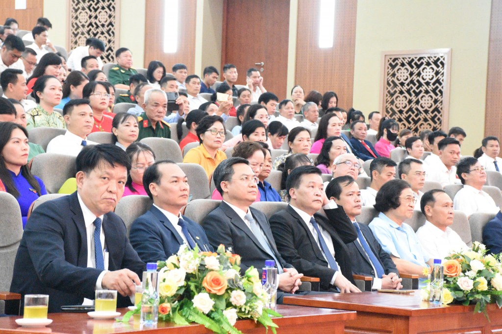 Công bố các quyết định về công tác cán bộ tại xã Đông Anh, Phúc Thịnh, Thiên Lộc, Vĩnh Thanh Công bố các quyết định về công tác cán bộ tại xã Đông Anh, Phúc Thịnh, Thiên Lộc, Vĩnh Thanh