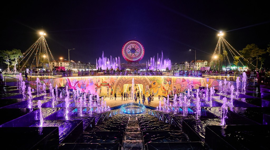 Hòa vào bữa tiệc âm thanh, ánh sáng với show nhạc nước dài bậc nhất Việt Nam - ảnh: Sun Group