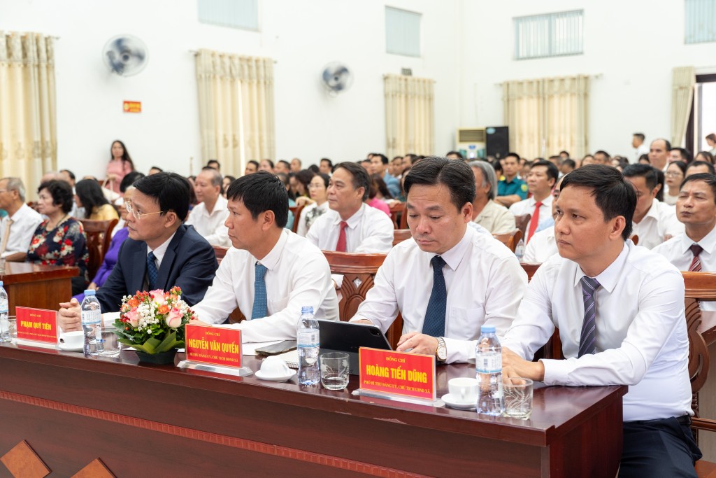 Đồng chí Nguyễn Văn Quyến giữ chức Bí thư Đảng ủy xã Bát Tràng
