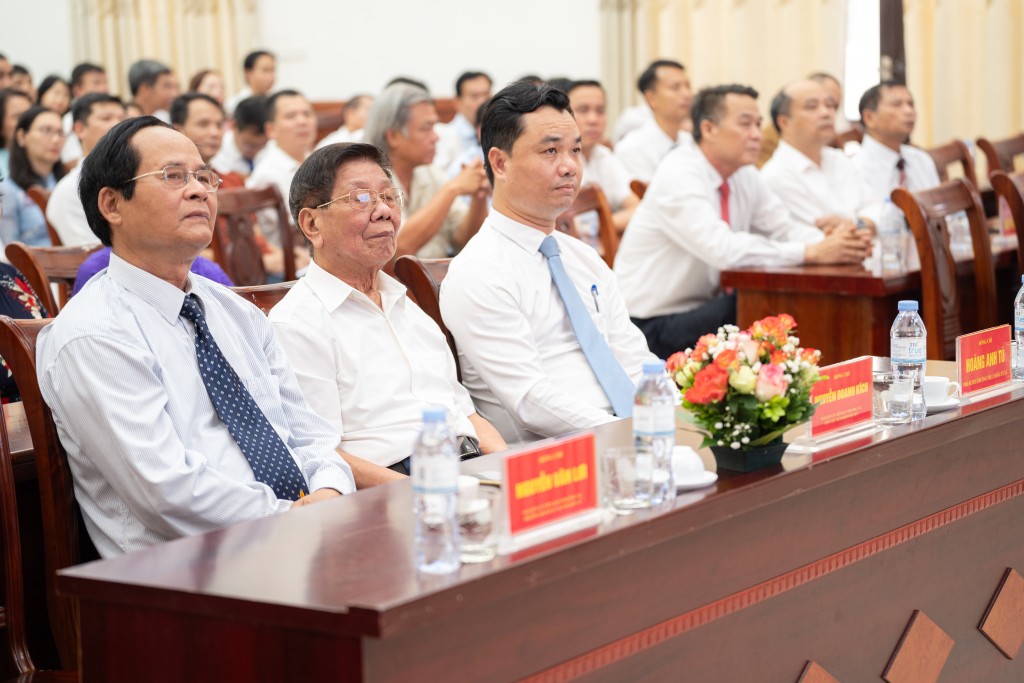 Đồng chí Nguyễn Văn Quyến giữ chức Bí thư Đảng ủy xã Bát Tràng
