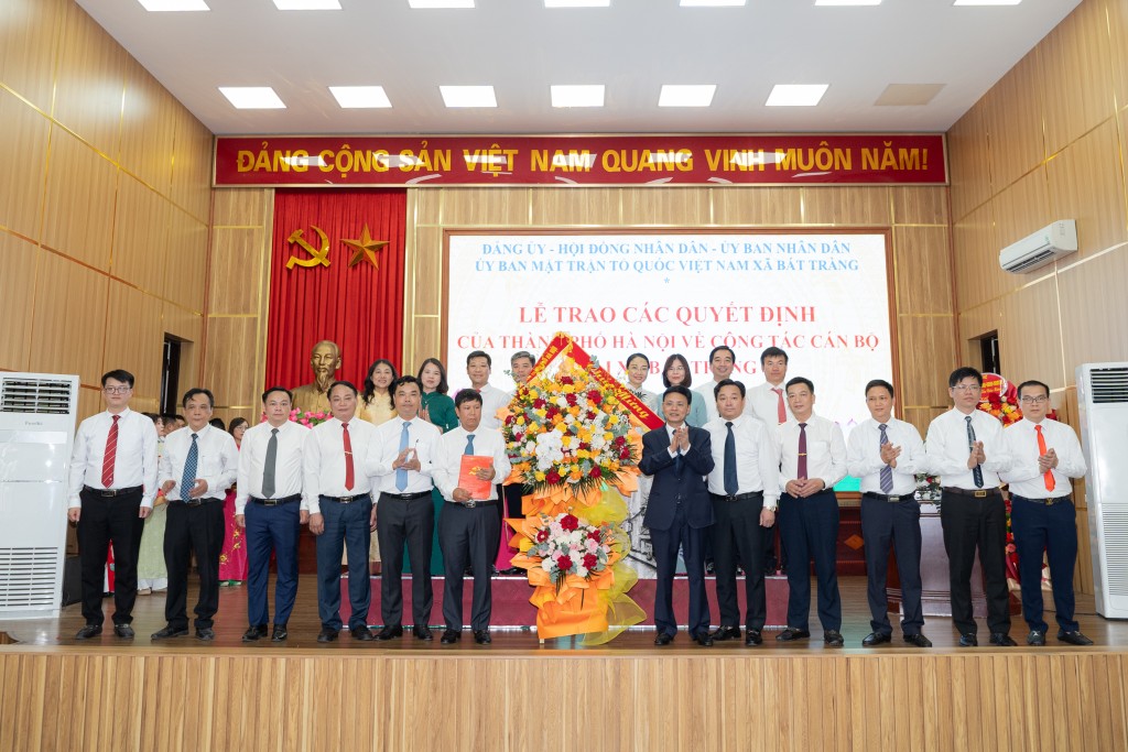 Đồng chí Nguyễn Văn Quyến giữ chức Bí thư Đảng ủy xã Bát Tràng